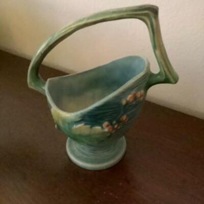 Roseville Bushberry Green Basket