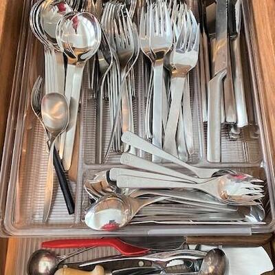 LOT#232K: Lauffer by Towle Stainless Flatware
