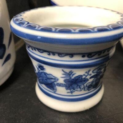 14: Vintage Blue Decor Lot