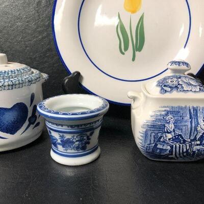 14: Vintage Blue Decor Lot