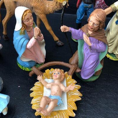 33: Vintage  Italian Molded Nativity Set                                                