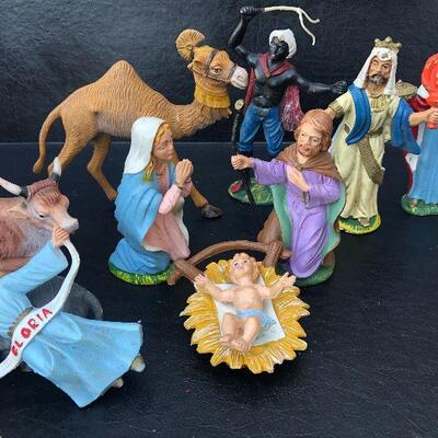 33: Vintage  Italian Molded Nativity Set                                                