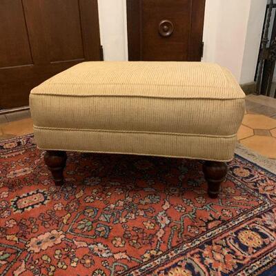 LOT 262 UPHOLSTERED OTTOMAN