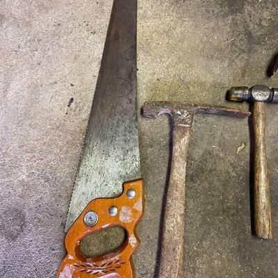166: Vintage Lot of Saws and Hammers
