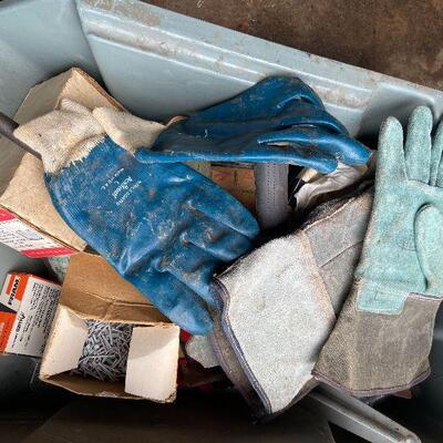 171: Vintage Mixed Lot of Fasteners and Gloves