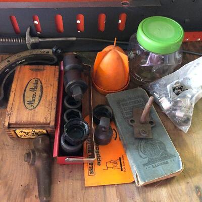 181: Vintage Sockets, and more in this lot