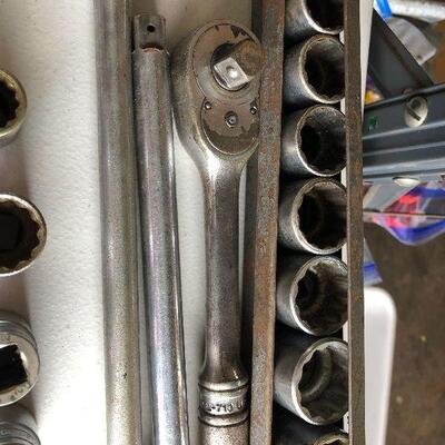 186: Vintage Socket Set