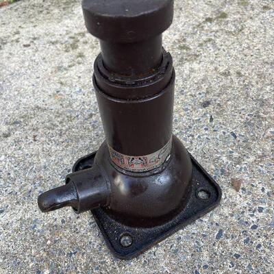 208: Vintage Toyota Car Jack