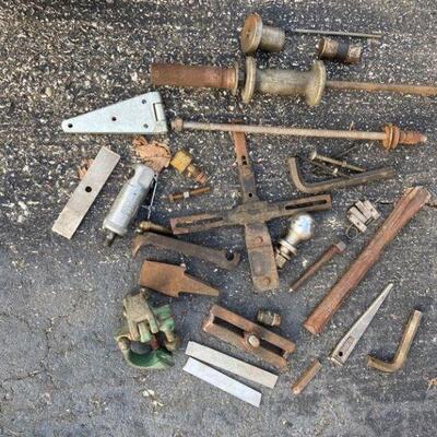 267: Vintage Lot of Metal