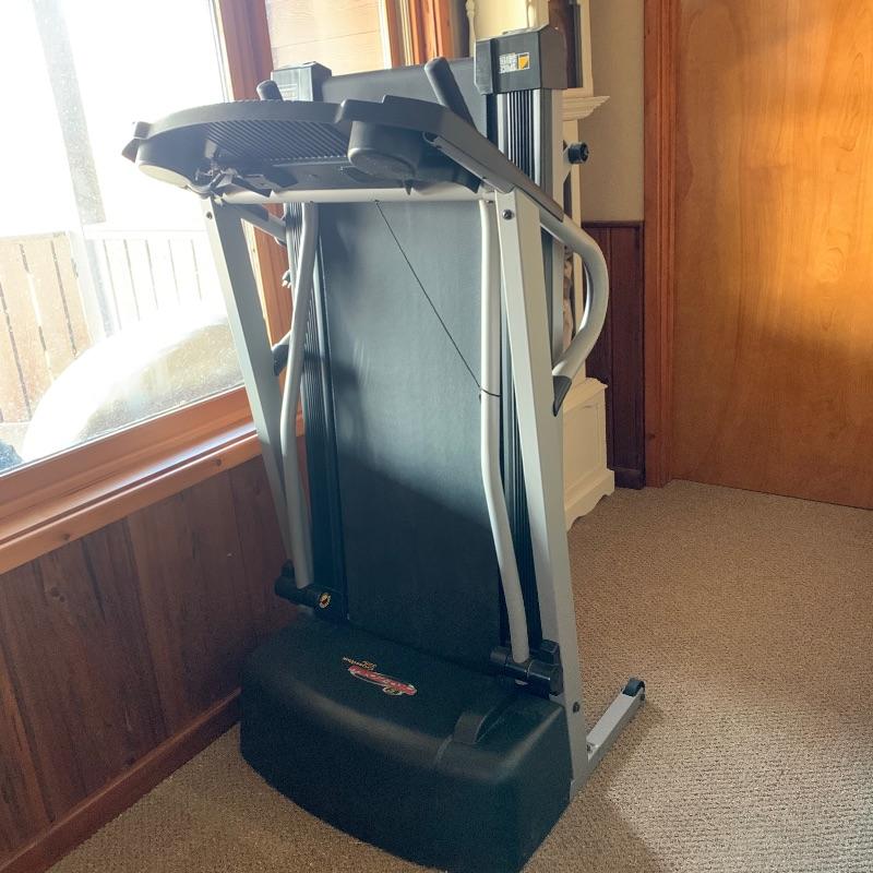 Lot 82 Pro Form Cross Walk 325x Treadmill