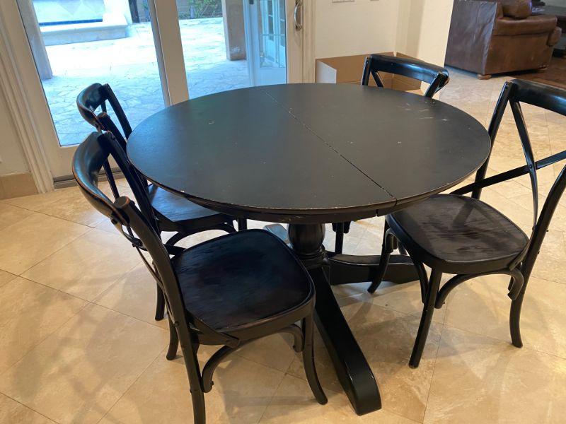 Family Kitchen Table | EstateSales.org