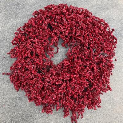 LOT 282 Decorative Holiday Door Wreath Red Berry