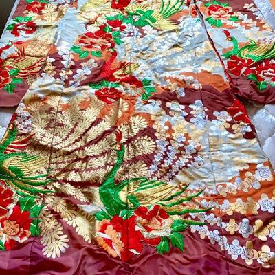 LOT 340 JAPANESE PADDED KIMONO HEAVILY EMBROIDERED CRANES