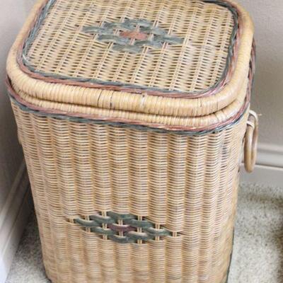 Lot 30 Wicker Laundry/Storage Basket