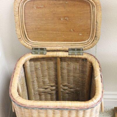 Lot 30 Wicker Laundry/Storage Basket