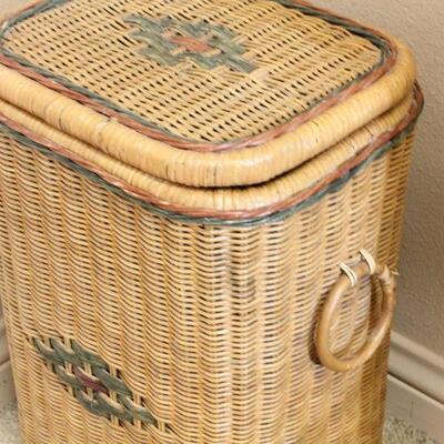 Lot 30 Wicker Laundry/Storage Basket