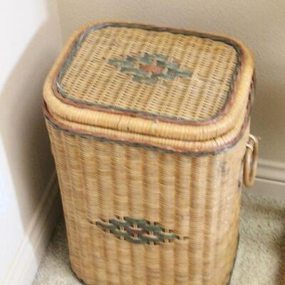 Lot 30 Wicker Laundry/Storage Basket