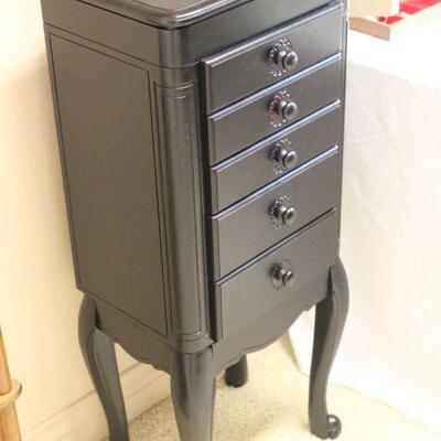 Lot 32 Black Jewelry Storage Standing Case