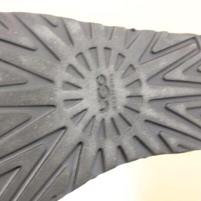 Lot 46 UGG Boots/Slippers (size 9)