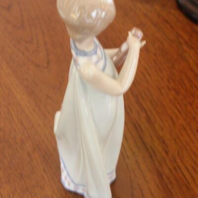 Lot 47 LLADRO 5607 Calling a Friend