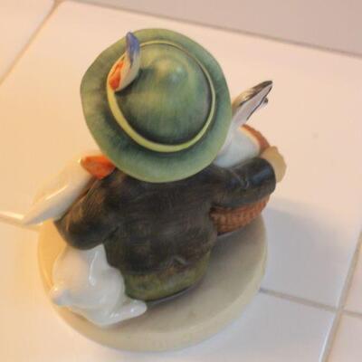 Lot 125 Goebel Hummel Figurine - Playmates - 5870