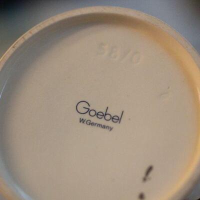 Lot 125 Goebel Hummel Figurine - Playmates - 5870