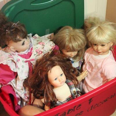 Lot 141 Vienna Collection of Signed Dolls