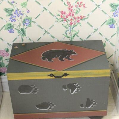 Lot 194 Cabin/Lodge Storage/Toy Chest Trunk