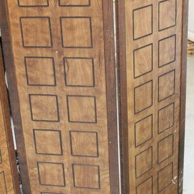 Lot 213 Solid Wood Mid Century Style Screen