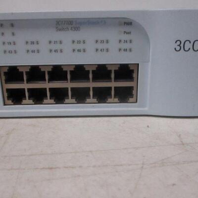 Lot 20 - 3Com SuperStack 3 Managed Network Ethernet Switch 4300  PWR