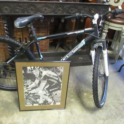 Lot 27 - Shimano GST Men's Touring Bike With Lance Armstrong Picture