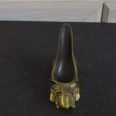Lot 174- Vintage Scotty Dog Brass Pipe Holder