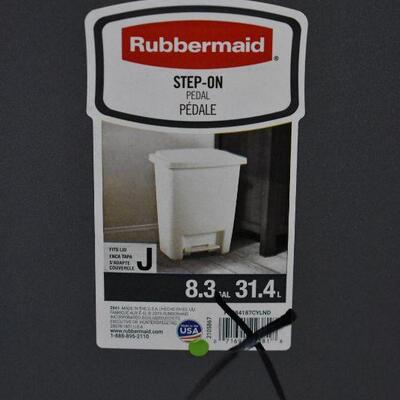Rubbermaid Step-On Garbage Can Size J. 8.3 Gallons. Gray. Small Scratches