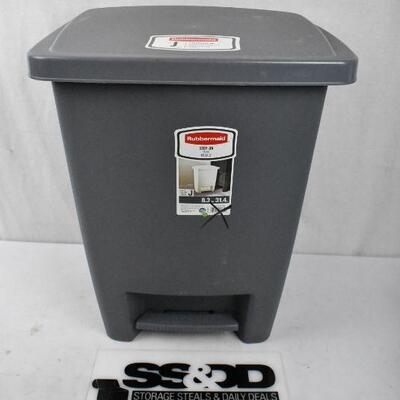 Rubbermaid Step-On Garbage Can Size J. 8.3 Gallons. Gray. Small Scratches