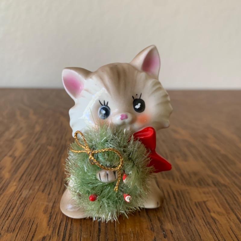 Lot 38 - Vintage Cat Figurines | EstateSales.org