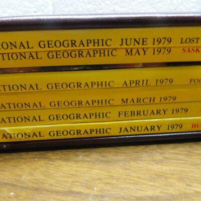1979 National Geographic Magazine - complete set of 12 with faux leather cases Cases in great condition Books in normal good condition