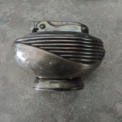 VINTAGE TABLE LIGHTERS & ASHTRAYS