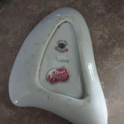 VINTAGE TABLE LIGHTERS & ASHTRAYS