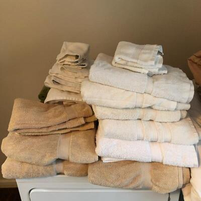 Lot 11 - Towels