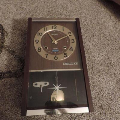 MID MOD LOOK- CLOCK & HANGING LIGHTING