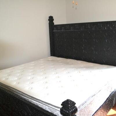 LOT 1. KING SIZE BED