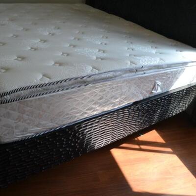 LOT 1. KING SIZE BED
