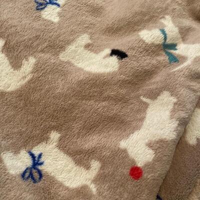 Dog themed plush throw 