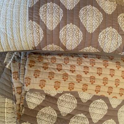 Crate and barrel queen quilt and pillowcase set 