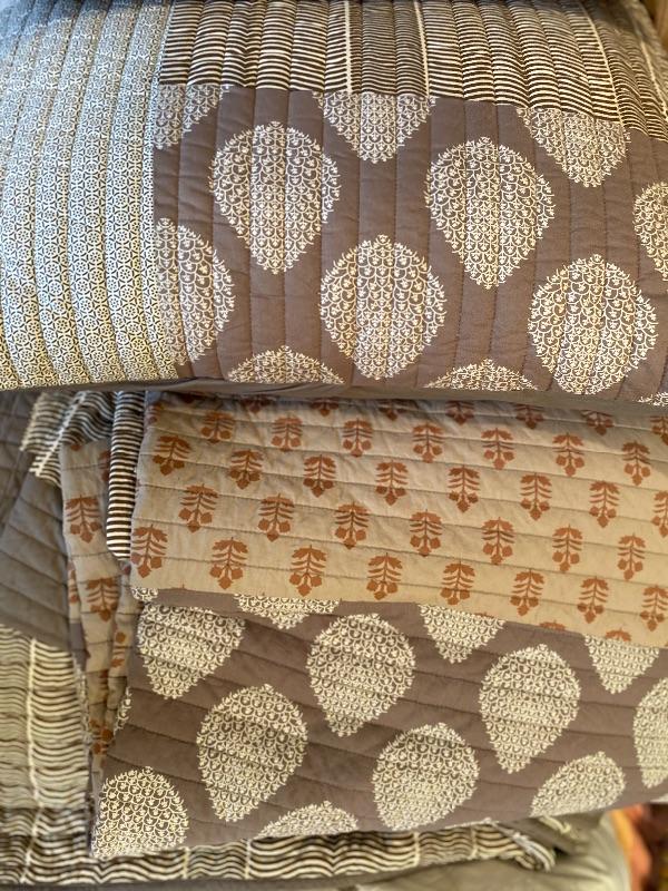 Crate and barrel queen quilt and pillowcase set