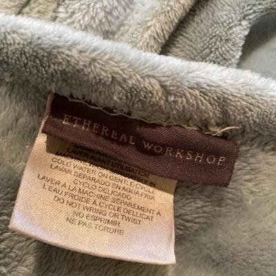 Super plush throw queen at least 