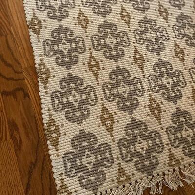 Throw rug 