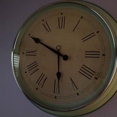 Large wall clock 