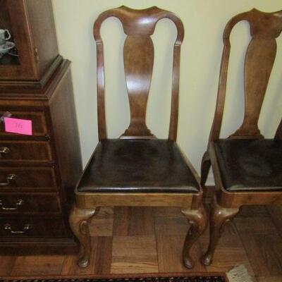 LOT 3  DINING ROOM TABLE AND CHAIRS