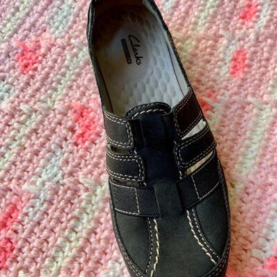 LOT 317  PAIR OF CLARKS FLATS LADIES SIZE 9